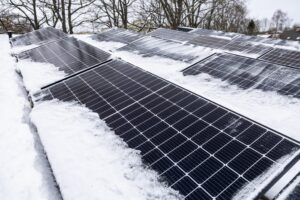 How Weather and Seasons Affect Solar Panel Performance in Ohio